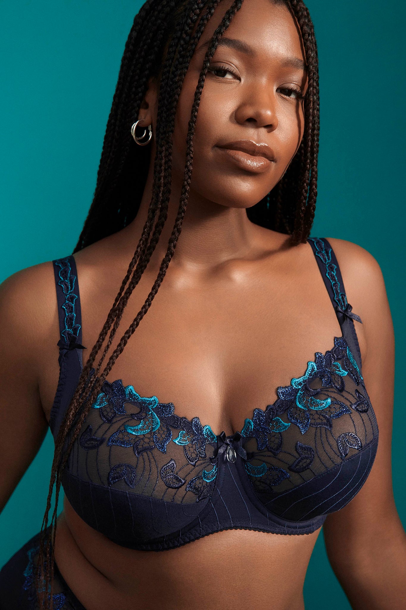 A woman wearing a supportive full cup lace underwire bra for large breasts in velvet blue by PrimaDanna.